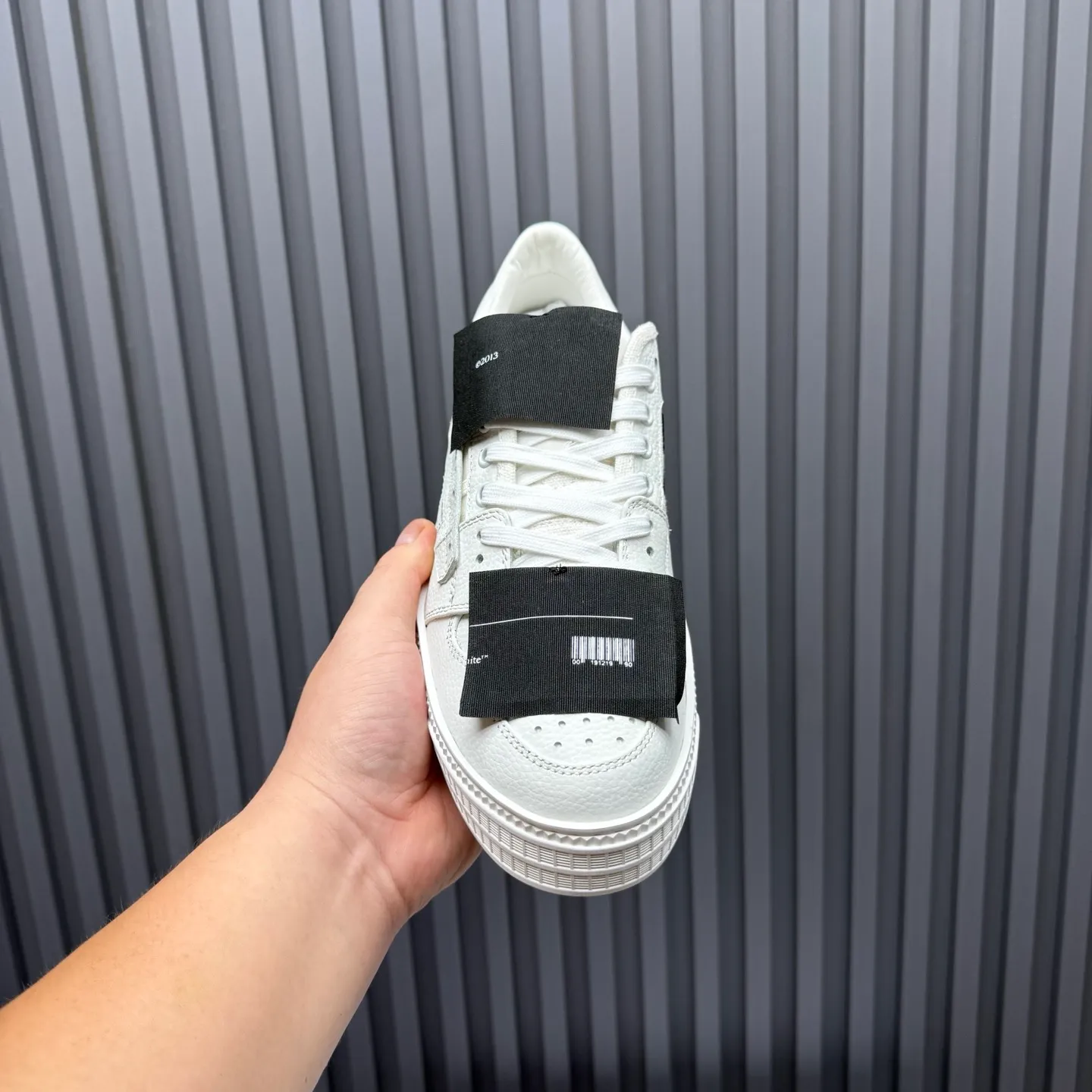 Men's shoes💰680 OFF WHITE ⚡️Couple style⚡️The latest spring style street casual shoes, released with the highest quality version on the market👊Series original mold opening, original lasting, production technology 1:1 original version➰🔜The best choice for more and more celebrities and Internet celebrities🔸In the classics Changes in the code🔸Innovate in the trend🔸Strive to break away from the shackles of bad street design🔝Although he is not the originator of fashion design, he is definitely a shining dark horse in avant-garde design🐴🆙Do not follow the trend🔅Not universal beauty🔅 Fabric💯First-layer cowhide Lining💯Imported skin-friendly and environmentally friendly polyester mesh Foot pads💯Original molded high-elastic environmentally friendly molding pads Midsole💯Made with original last-last technology Outsole💯Rubber outsole Packaging💯Official website synchronizes full set of packaging (brand wrapping paper, brand certificate, brand cloth bag) Code numbers 35-44, 45 46 Customized